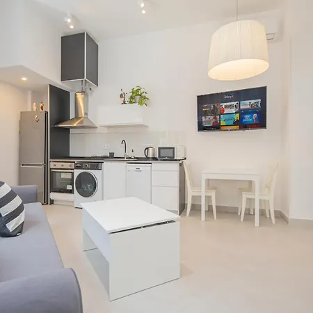 Apartment New Luxury And Sunny 2br Premium Spot